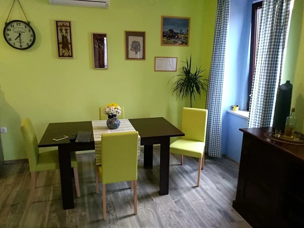 Flora Apartamento Lovran 0*,